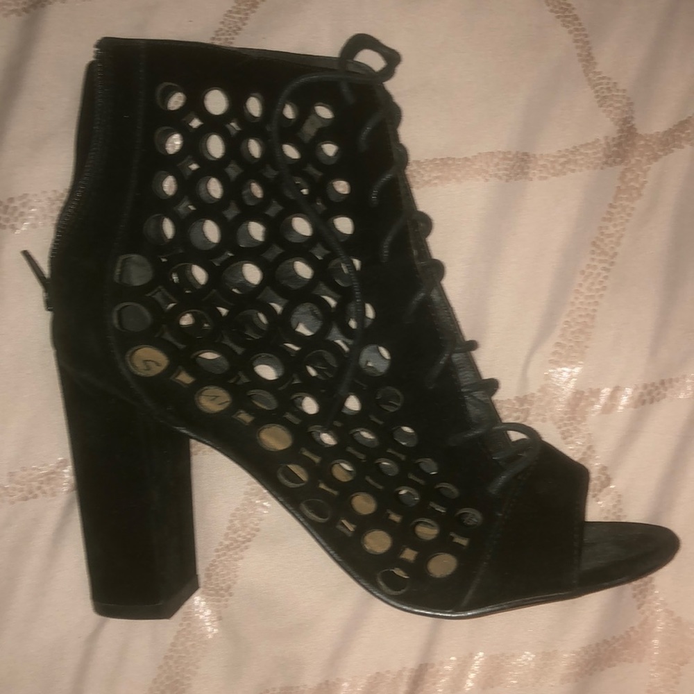 Block heel bootie
